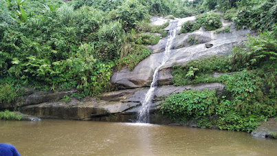 পাহাড়ি ঝর্ণা